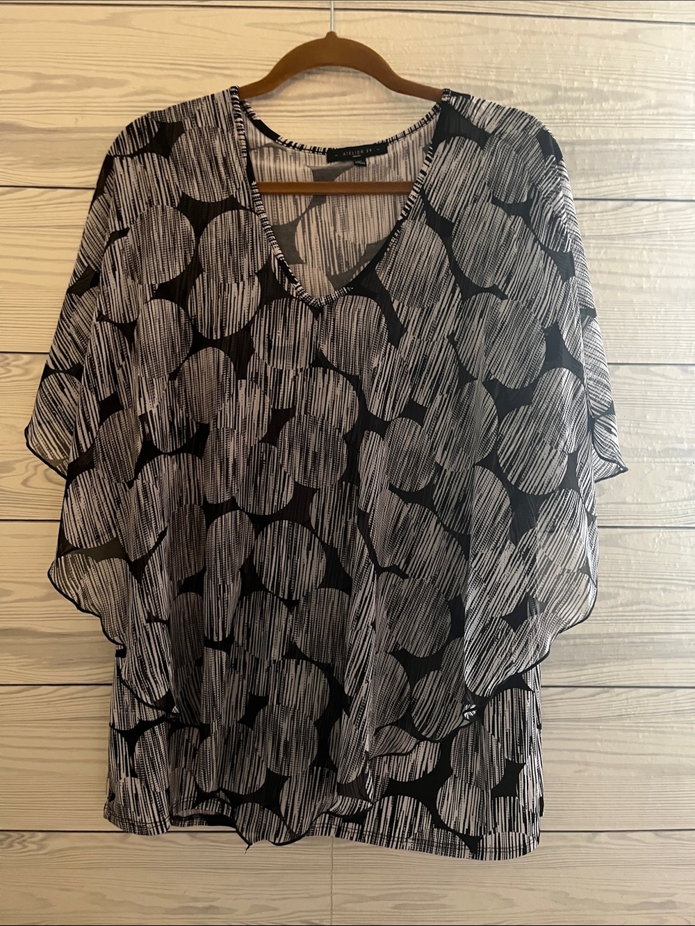 Atelier 29 Women Flowy Top 3X